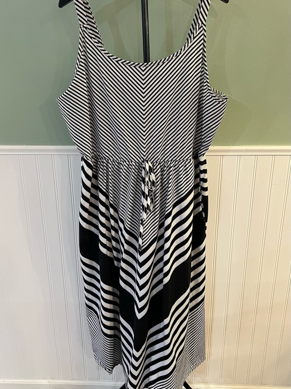 Size 18/20 BloomChic Black and White Striped Dress w/pockets & adjustable straps